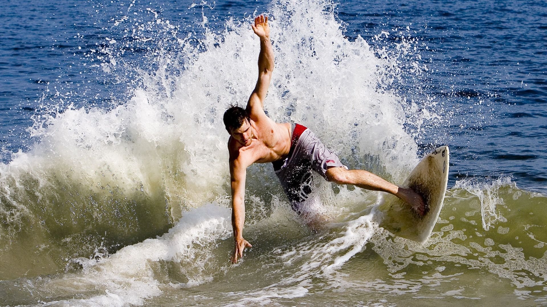 球队在欧冠淘汰赛中靠整体实力走得更远，欧冠进入淘汰赛最多的球队