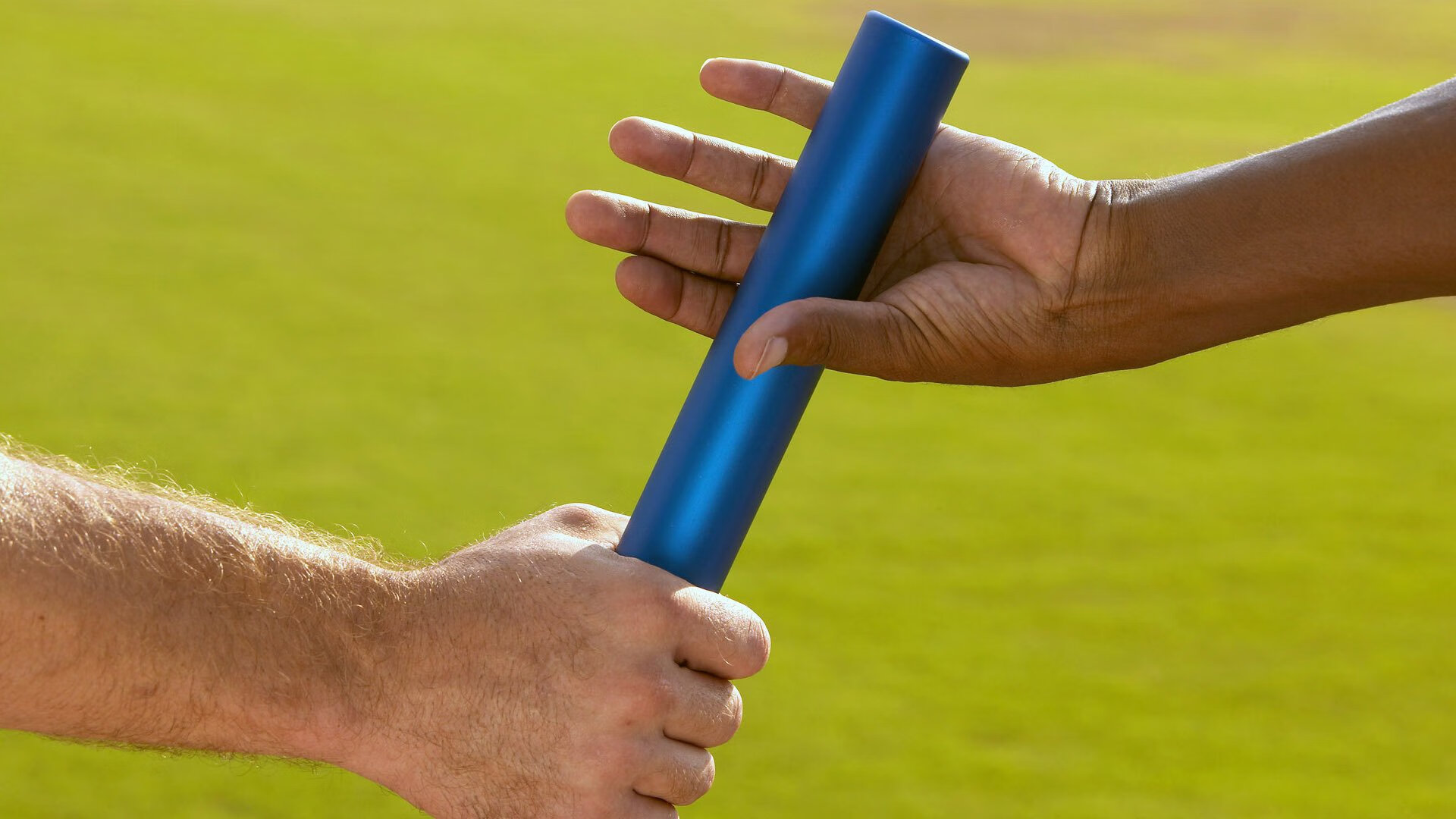 乐鱼网页版-现场气氛火爆，球迷支持如潮！，足球比赛现场气氛怎么形容